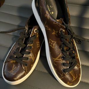 LOUIS VUITTON SNEAKERS